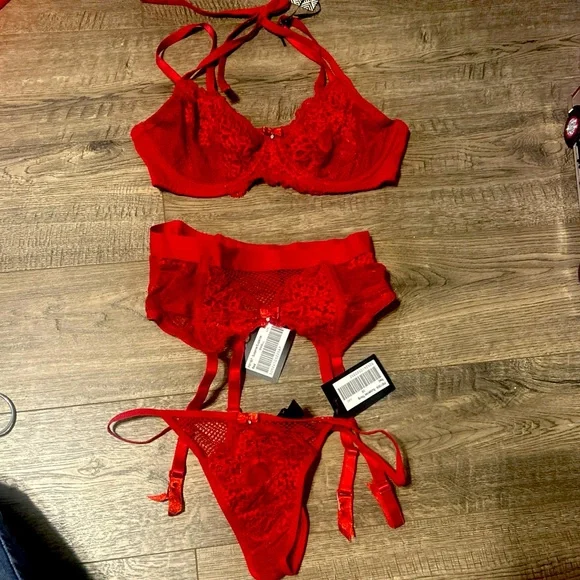 Contradiction by Poir Moi Red Lace Lingerie Set 34C with UK 10 - Picture 1 of 3